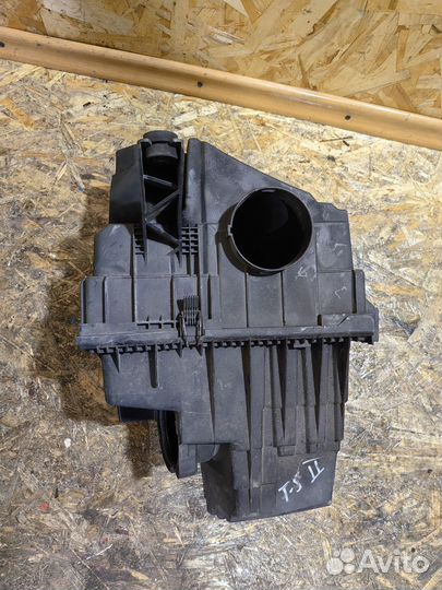 Корпус воздушного фильтра VW Транспортер Т5