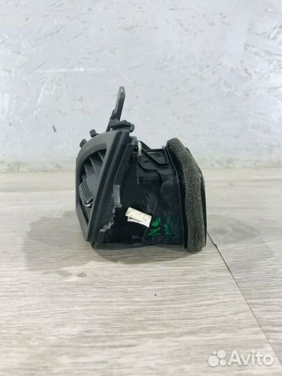 Дефлектор центральный прав hyundai elantra MD 1.6 мт седан