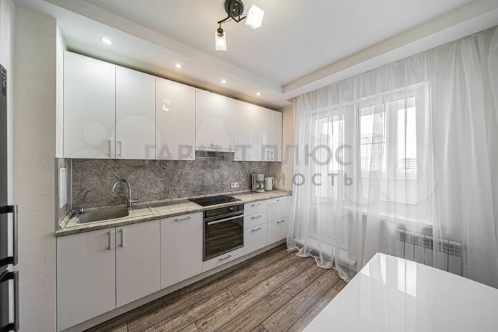 2-к. квартира, 65 м², 4/18 эт.