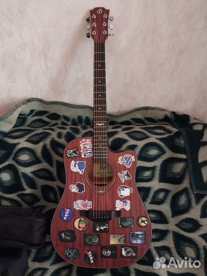 Акустическая гитара