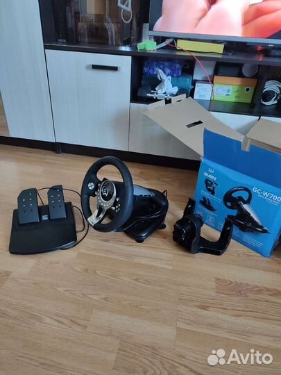 Игровой руль с педалями