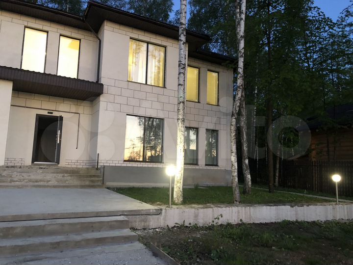 Дом 215 м² на участке 10 сот.