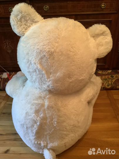 Большой белый медведь