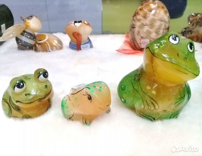 Лягушки из селенита. Семейный оберег