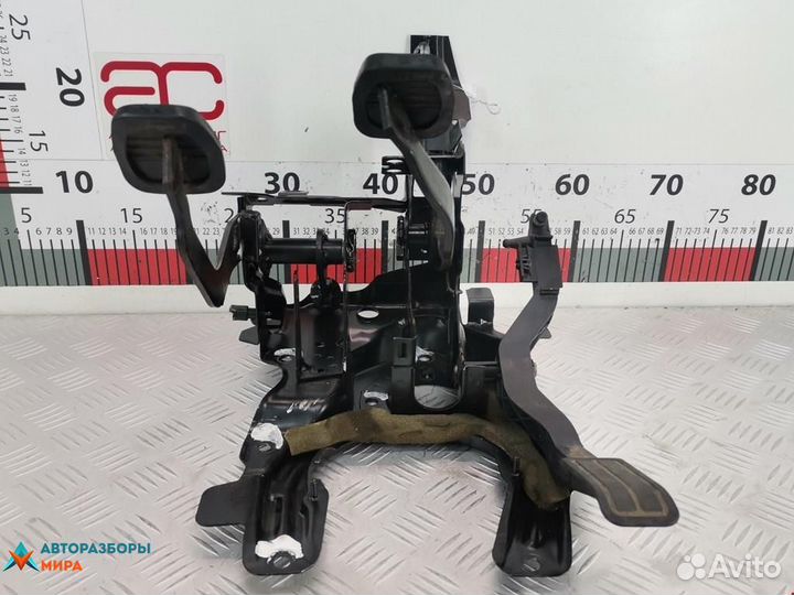 Педаль Volkswagen Passat B3 1995 3A1721315B