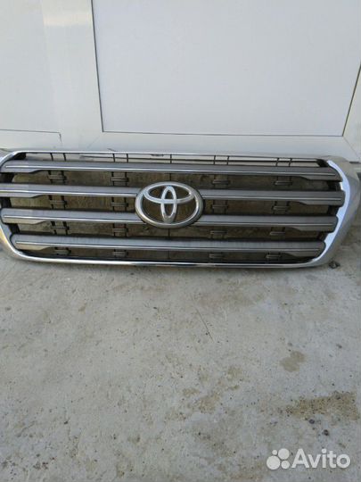 Решетка радиатора Ленд круизер 200