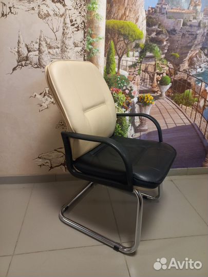 Кресло кожаное б/у