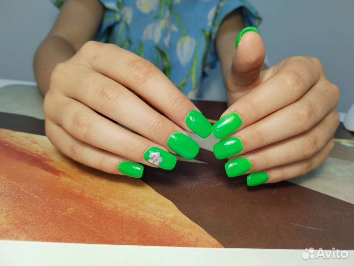 Маникюр, наращивание, педикюр кабинет в салоне