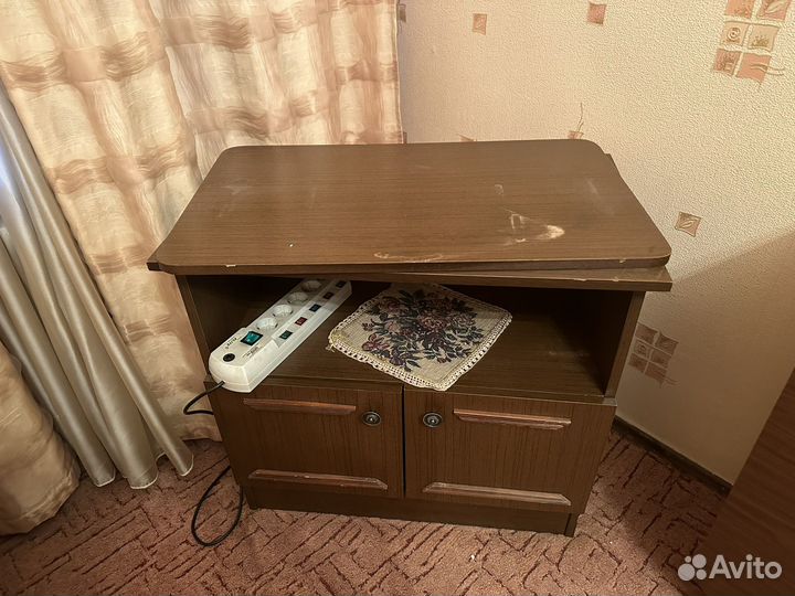 Стол обеденный, журнальный, тумба под телевизор