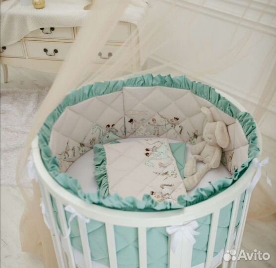 Бортики и одеяло в детскую кроватку новые