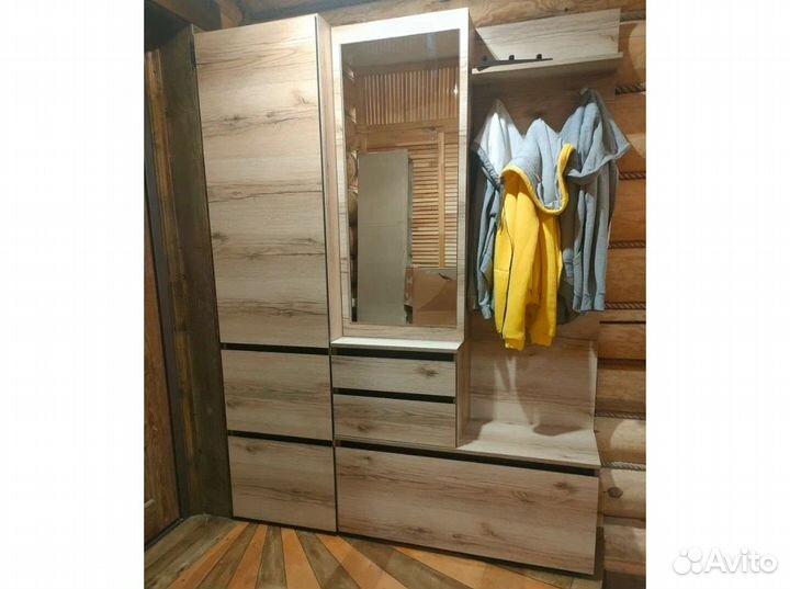 Прихожая с пеналом