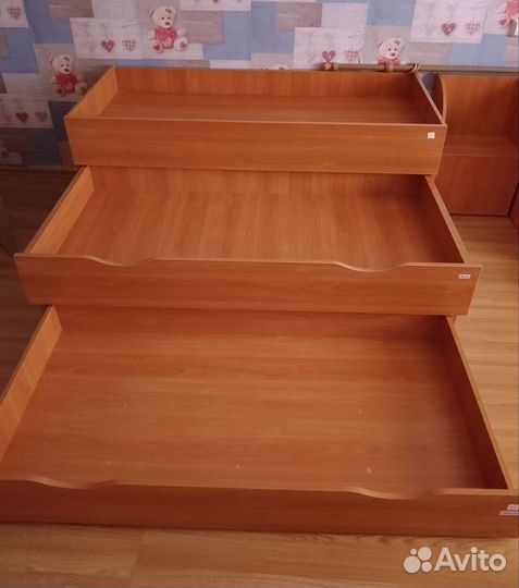 Детская кровать трехярусная