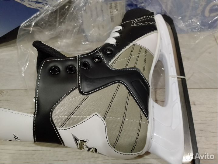 Коньки новые 40 размер