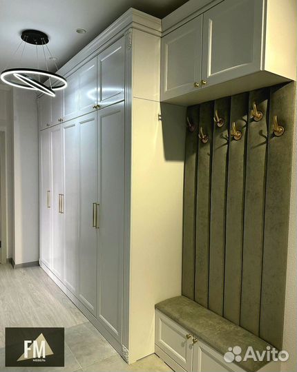 Книжный шкаф