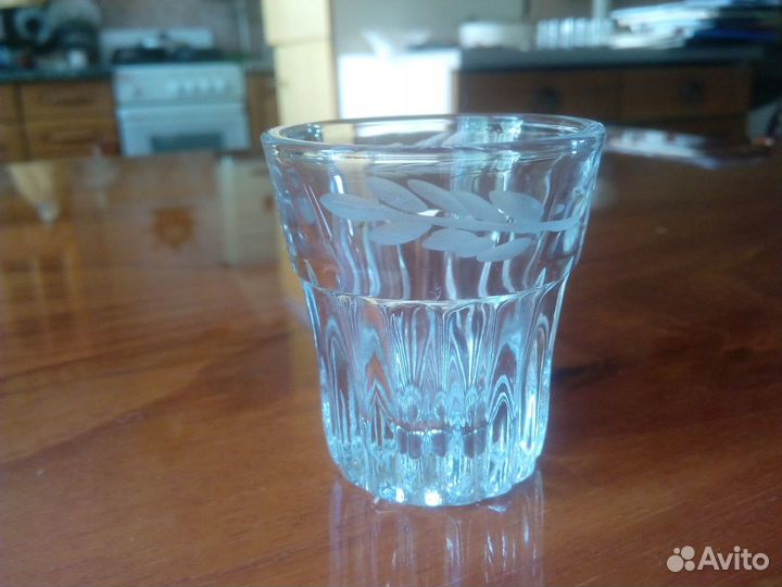 Граненые стопки (рюмки) с рисунком двух видов СССР