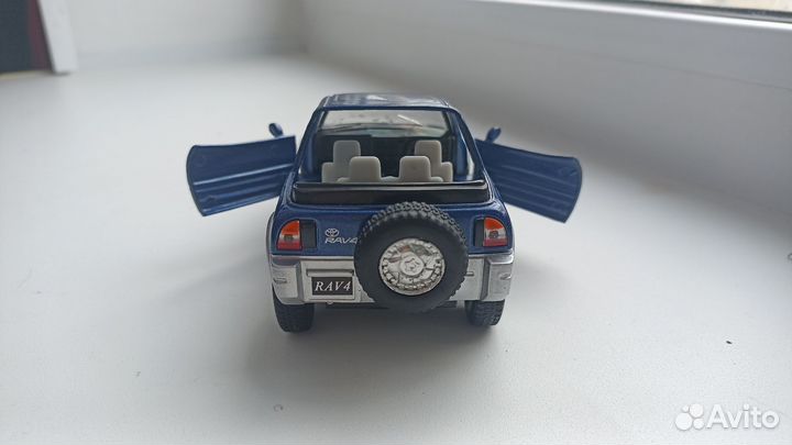 Toyota RAV 4, модель 1:32