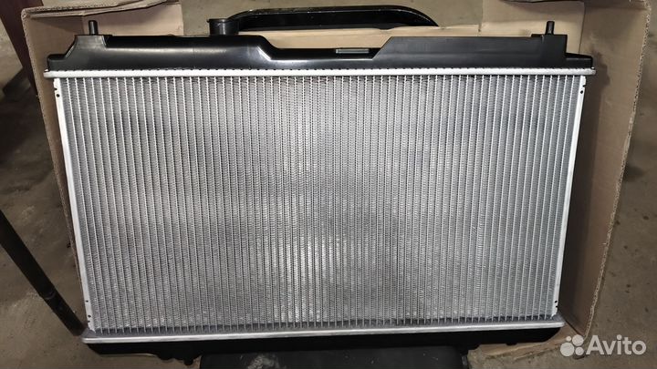 Радиатор охлаждения на Honda c-rv1
