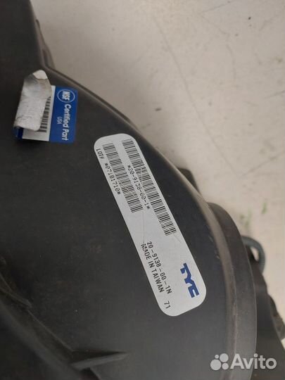 Фара (передняя) Toyota Sienna 3, 2011