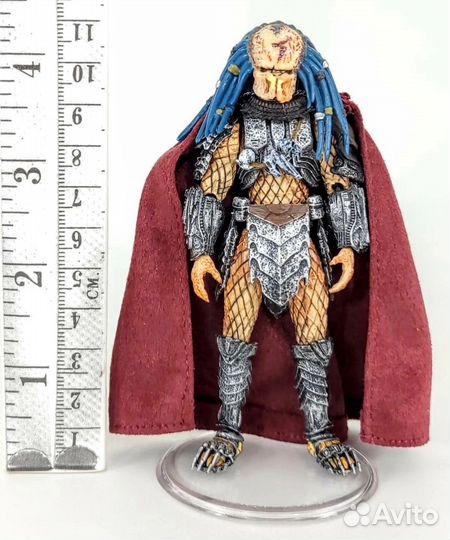 Фигурки Чужого и Хищника из фильма AvP