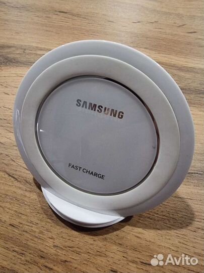 Беспроводная зарядка Samsung ep ng930