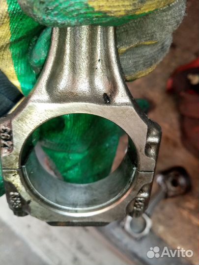 Шатун и поршень с кольцами