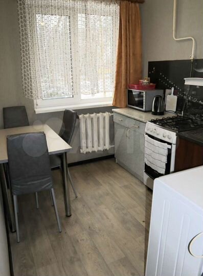 2-к. квартира, 42 м², 1/9 эт.