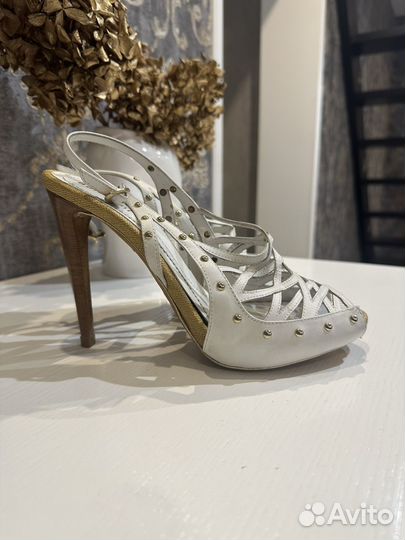 Босоножки 40 размер новые Baldinini