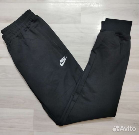 Спортивный женский костюм Nike