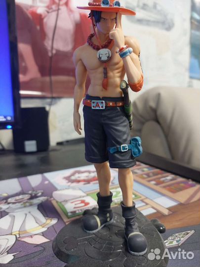 Настольная фигурка