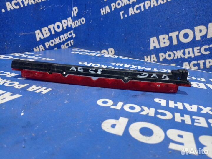 Стоп-сигнал дополнительный Audi A6C5 седан 2000