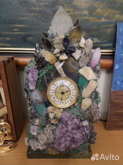 Часы из камней и минералов