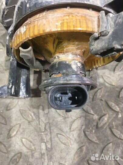 Фара противотуманная правая (Volkswagen Touareg)
