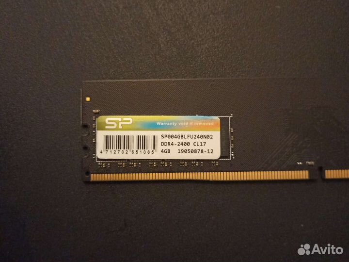 Продам оперативную память DDR4 на 4GB