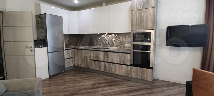 2-к. квартира, 76 м², 1/14 эт.