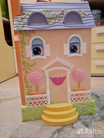 Большой кукольный домик
