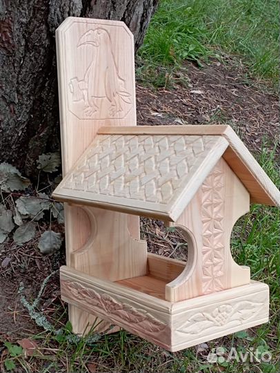 Кормушка для белок и птиц