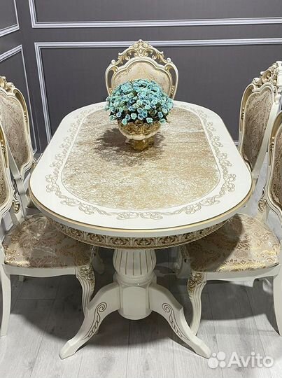 Стол обеденный. В наличии