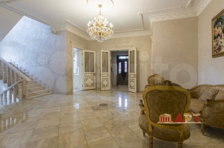 Коттедж 678 м² на участке 15 сот.