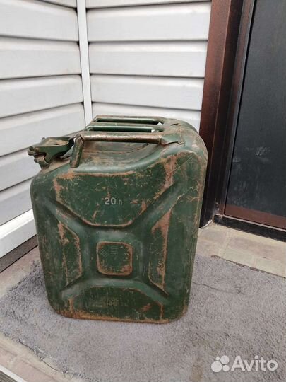 1 Канистра металлическая 20 литров
