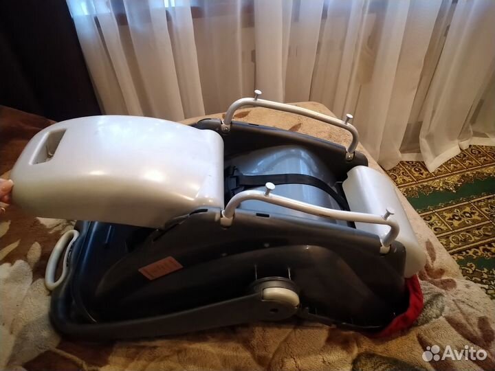 Продаю автомобильную люльку-переноску сам