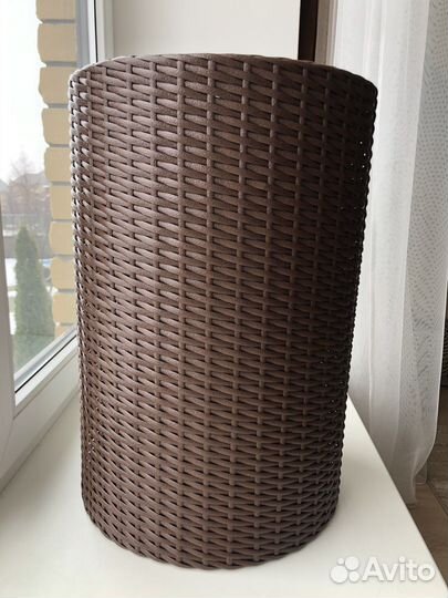 Кашпо для цветов из ротанга