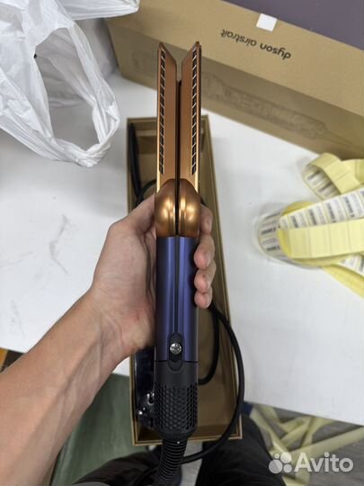 Впрямитель волос Dyson HT01