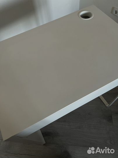 Продам стол Микке (Икеа)