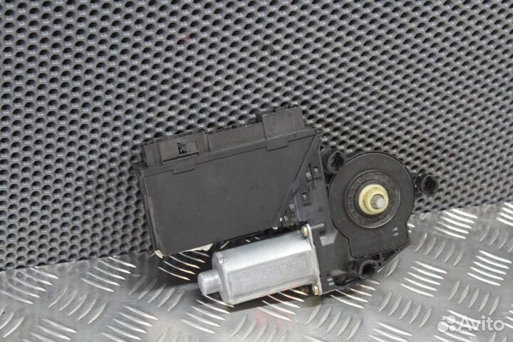 Моторчик стеклоподъемника Porsche Cayenne 957 955