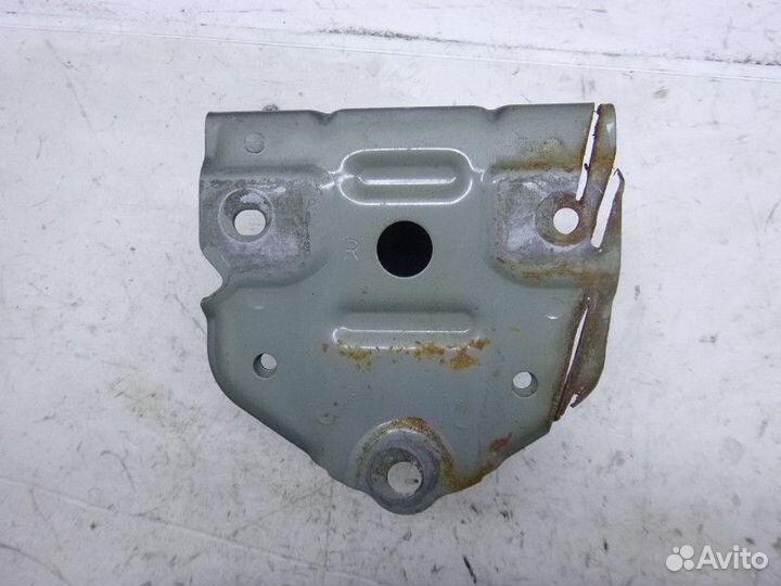 Кронштейн заднего усилителя правый toyota corolla