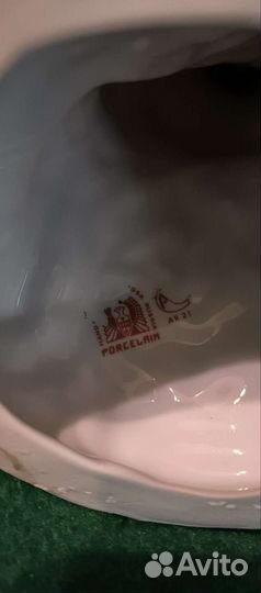 Фарфоровая статуэтка девушка в шляпе