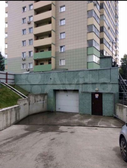 Машиноместо, > 30 м²