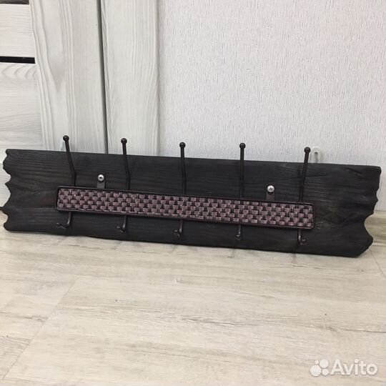 Вешалка из дерева