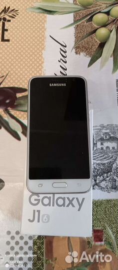 Телефон Samsung J1 2016
