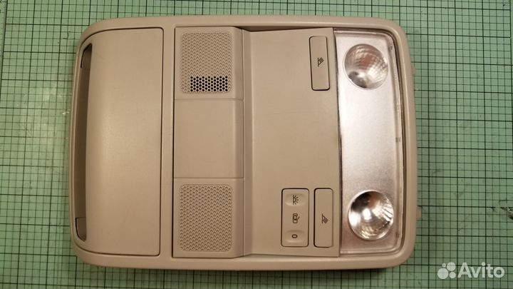 Плафон. Потолочная консоль VW 1K0947105 в сборе